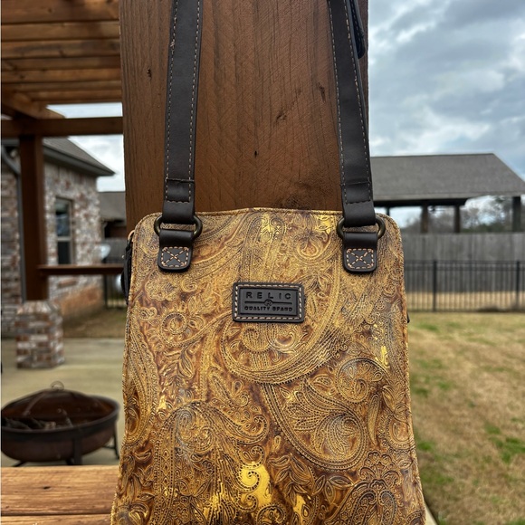 GUC! Relic Vintage Paisley Leather Gold Crossbody Bag - Picture 2 of 14